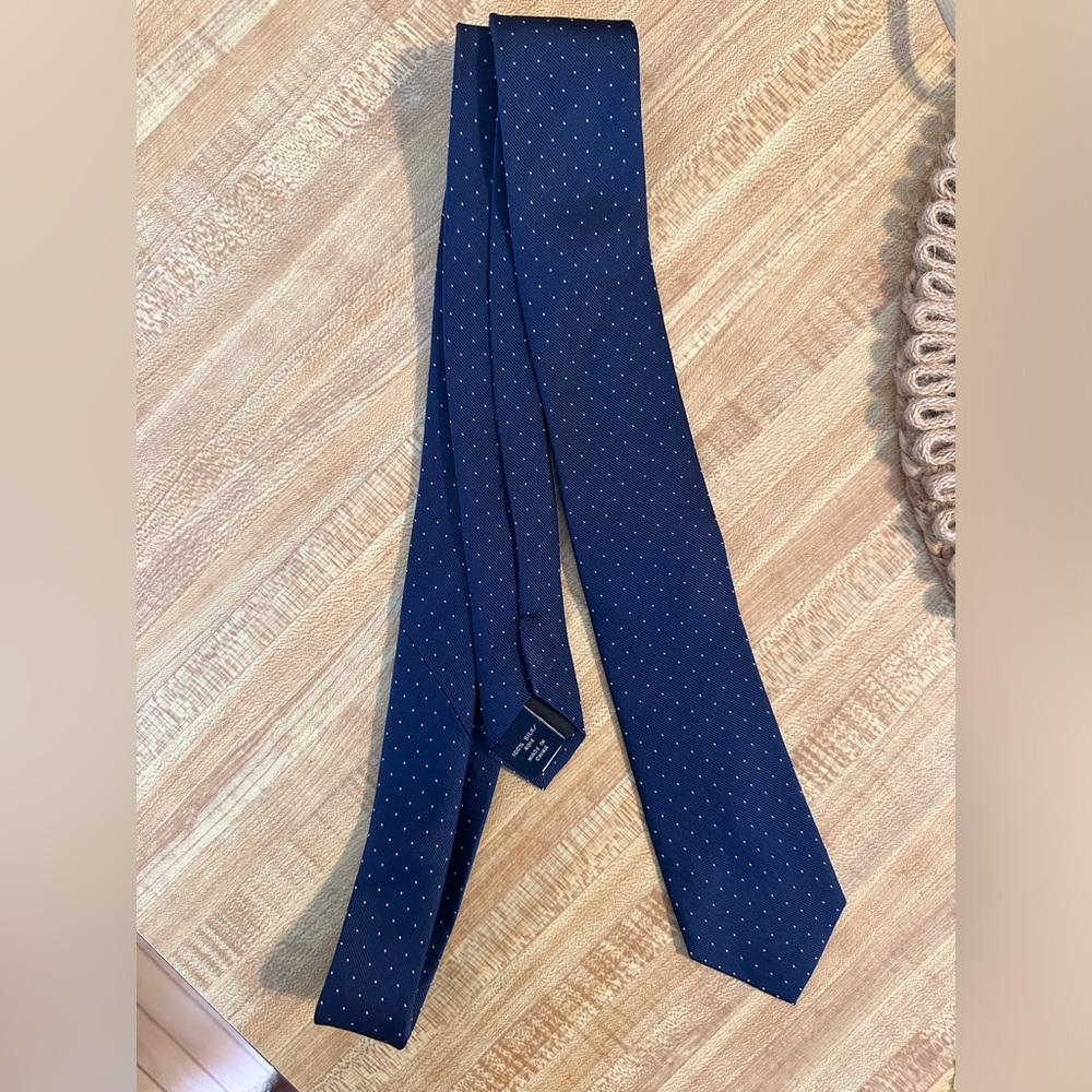 J Crew 100% silk navy polka dot tie